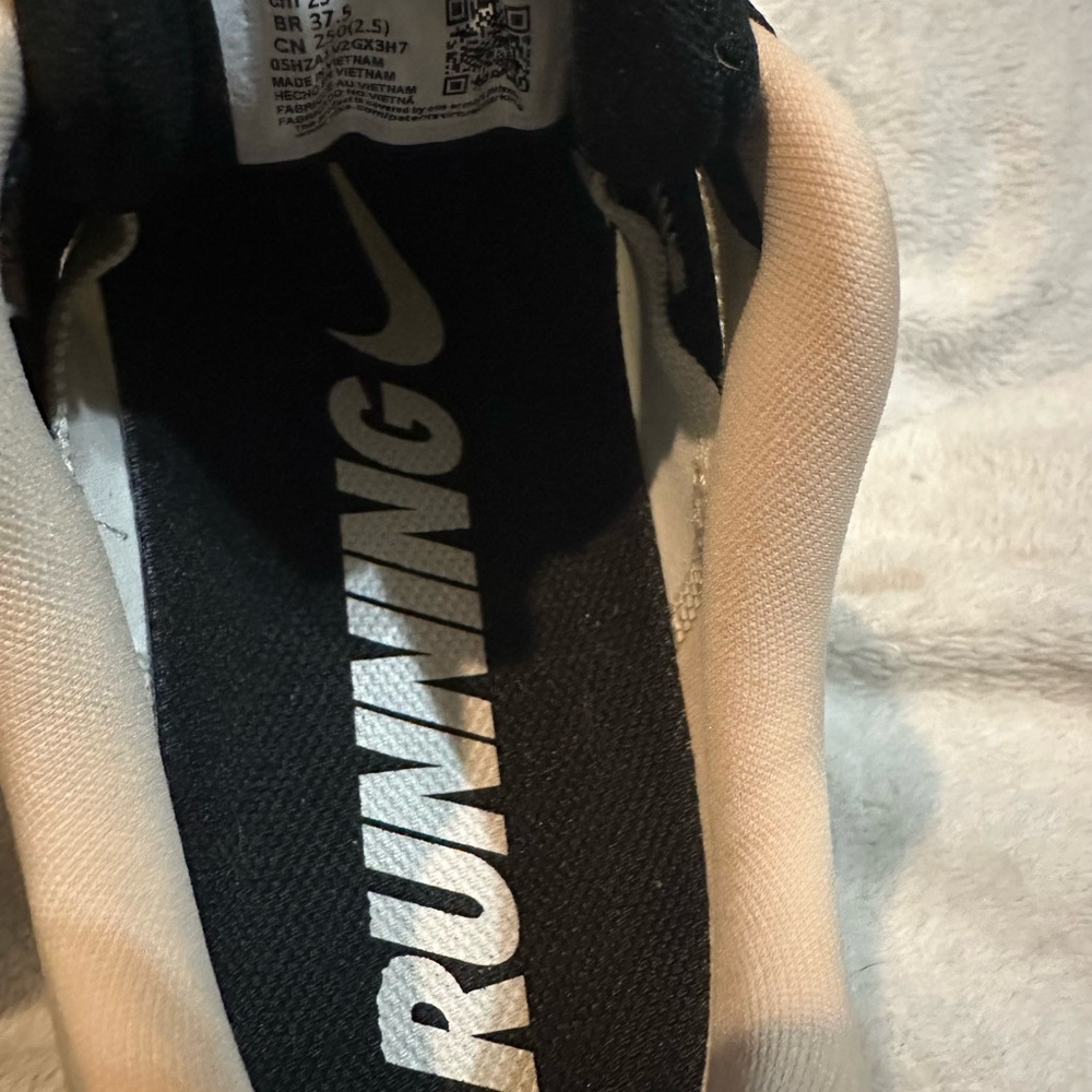 Nike Cream and Black Athletic Shoes - Picture 8 of 8